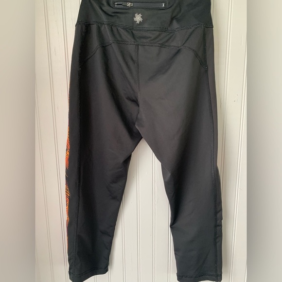 Tek Gear Dry Tek Capri Leggings (XS) w/zipper pocket on back top waist - Picture 3 of 5